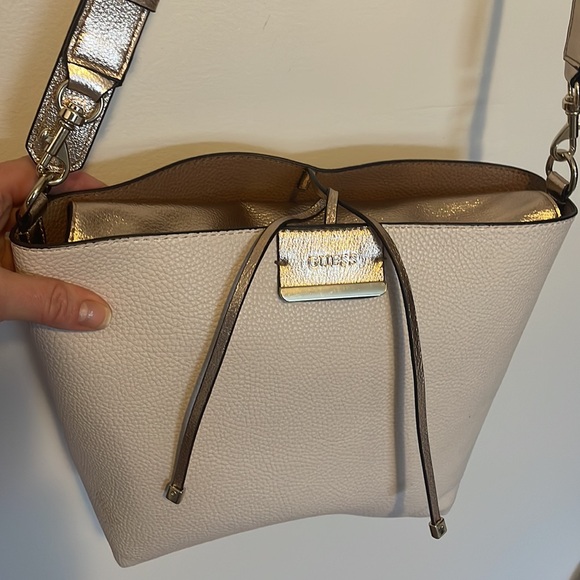 NWT Guess Bobbi reversible bag - Picture 7 of 7
